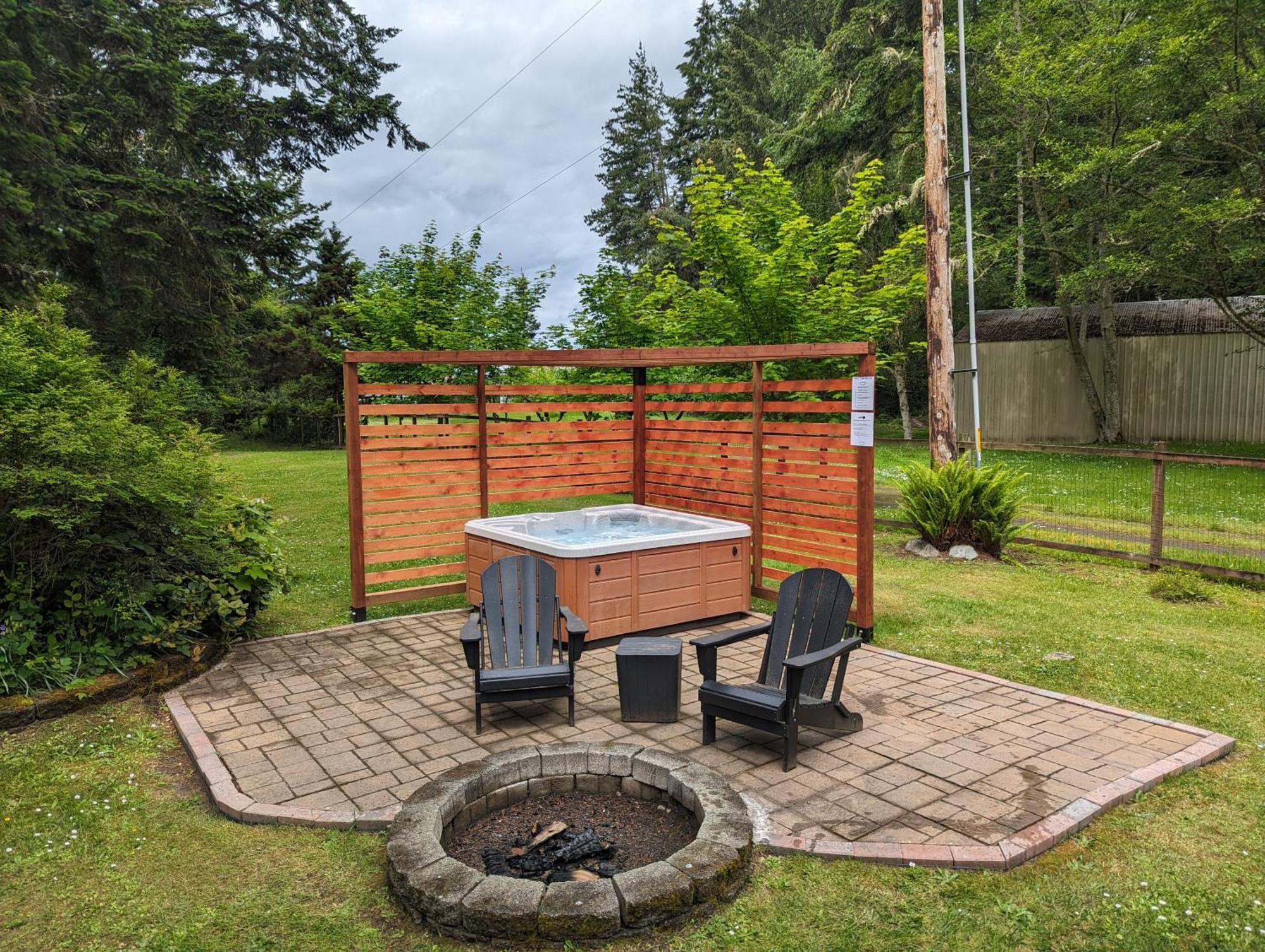 Fox Paws Luxury Cabin - Hot Tub, Fire Pit & Pines! Hansville Exteriér fotografie